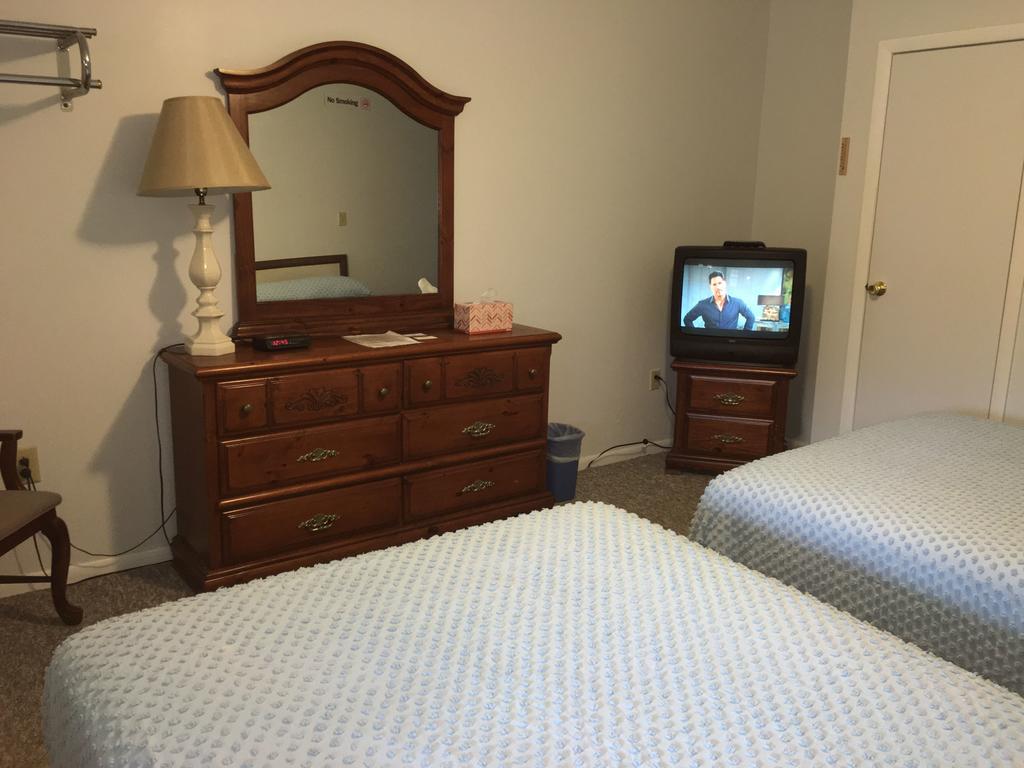Mcgregor Inn Motel Wilton Екстериор снимка
