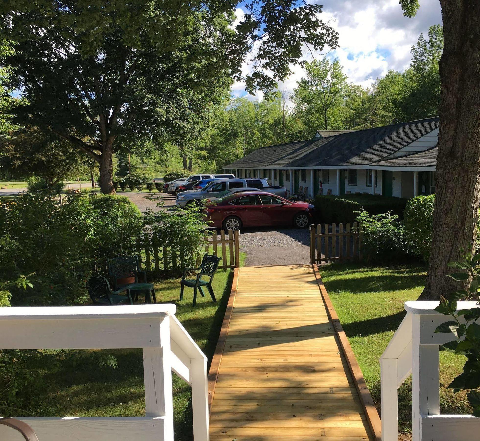 Mcgregor Inn Motel Wilton Екстериор снимка