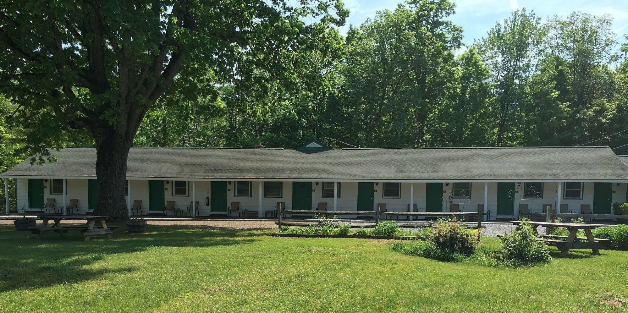 Mcgregor Inn Motel Wilton Екстериор снимка