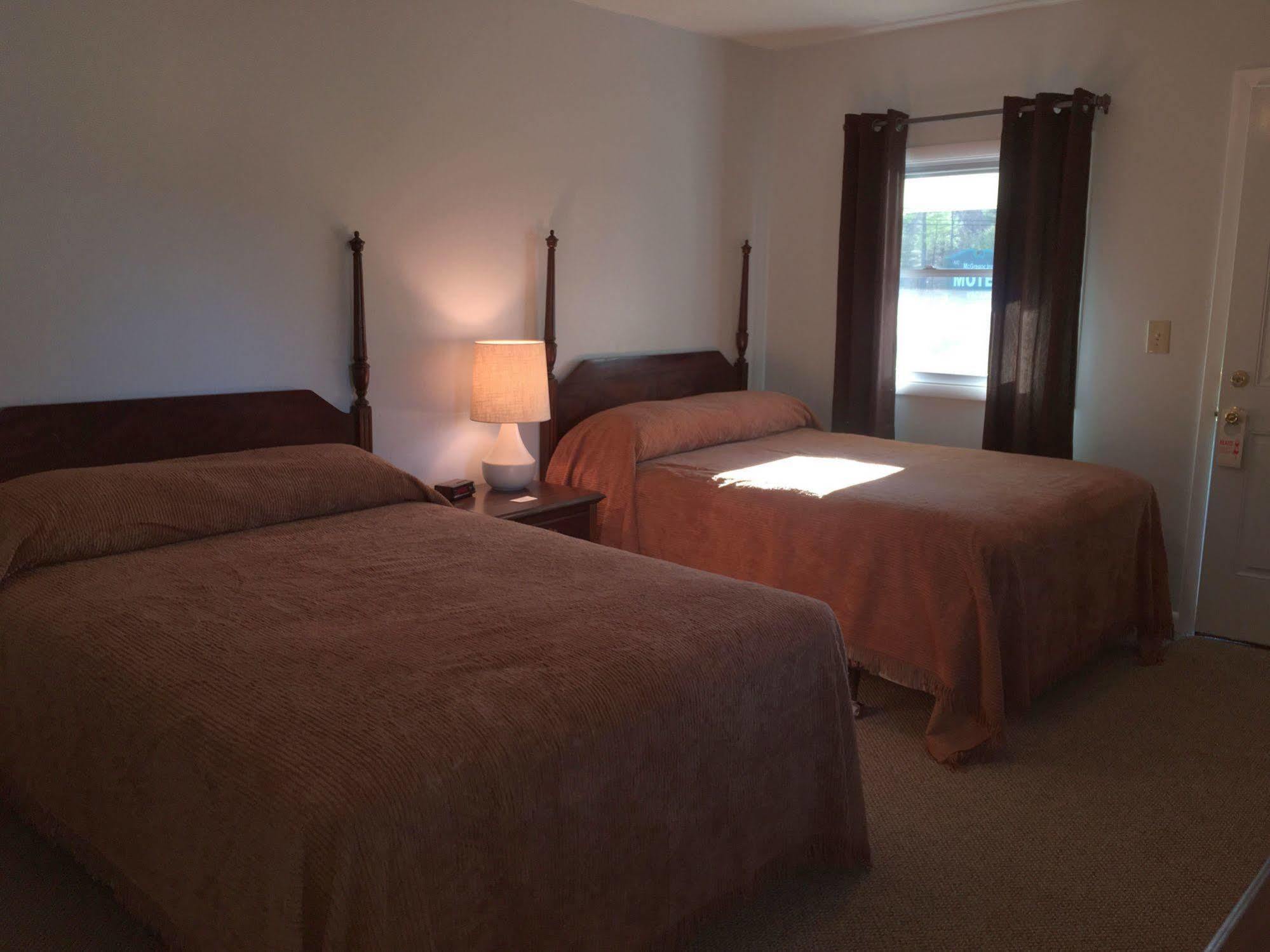 Mcgregor Inn Motel Wilton Екстериор снимка
